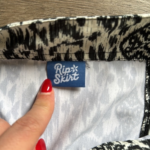 Rip Skirt - Summer - Lightweight Black and White Patterned - Picture 7 of 9